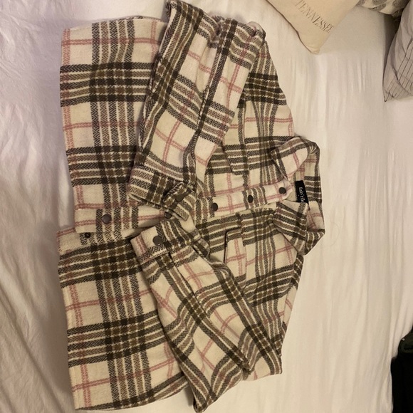 Oversized cropped flannel jacket- only worn once! - Picture 2 of 3